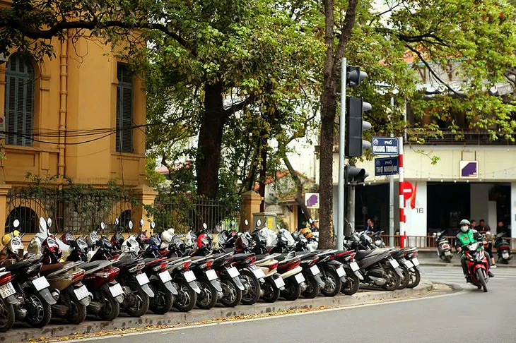 Giảm xe cá nhân: Chỉ tăng phí là chưa đủ